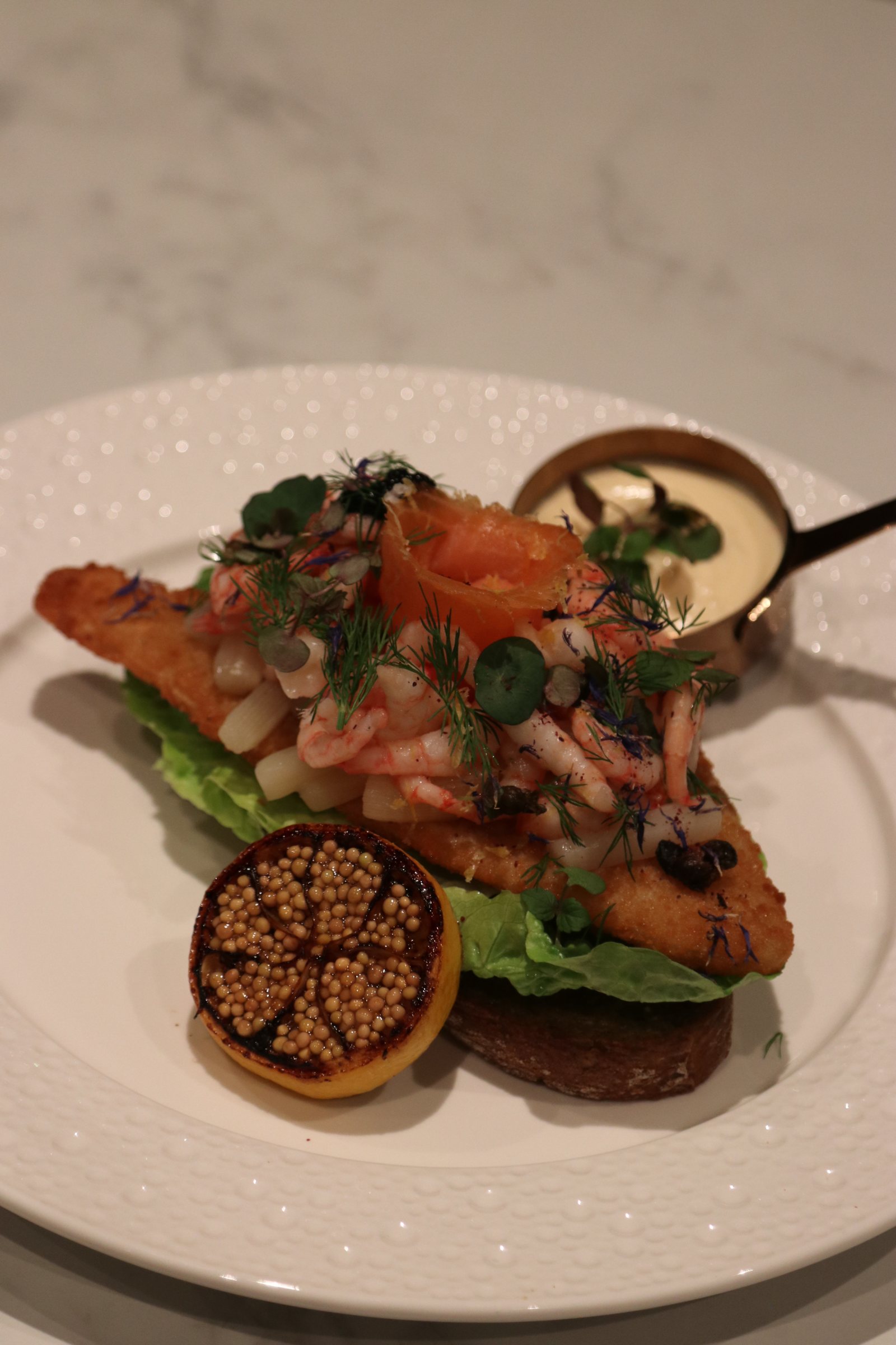 Tapasretter serveret på bordet